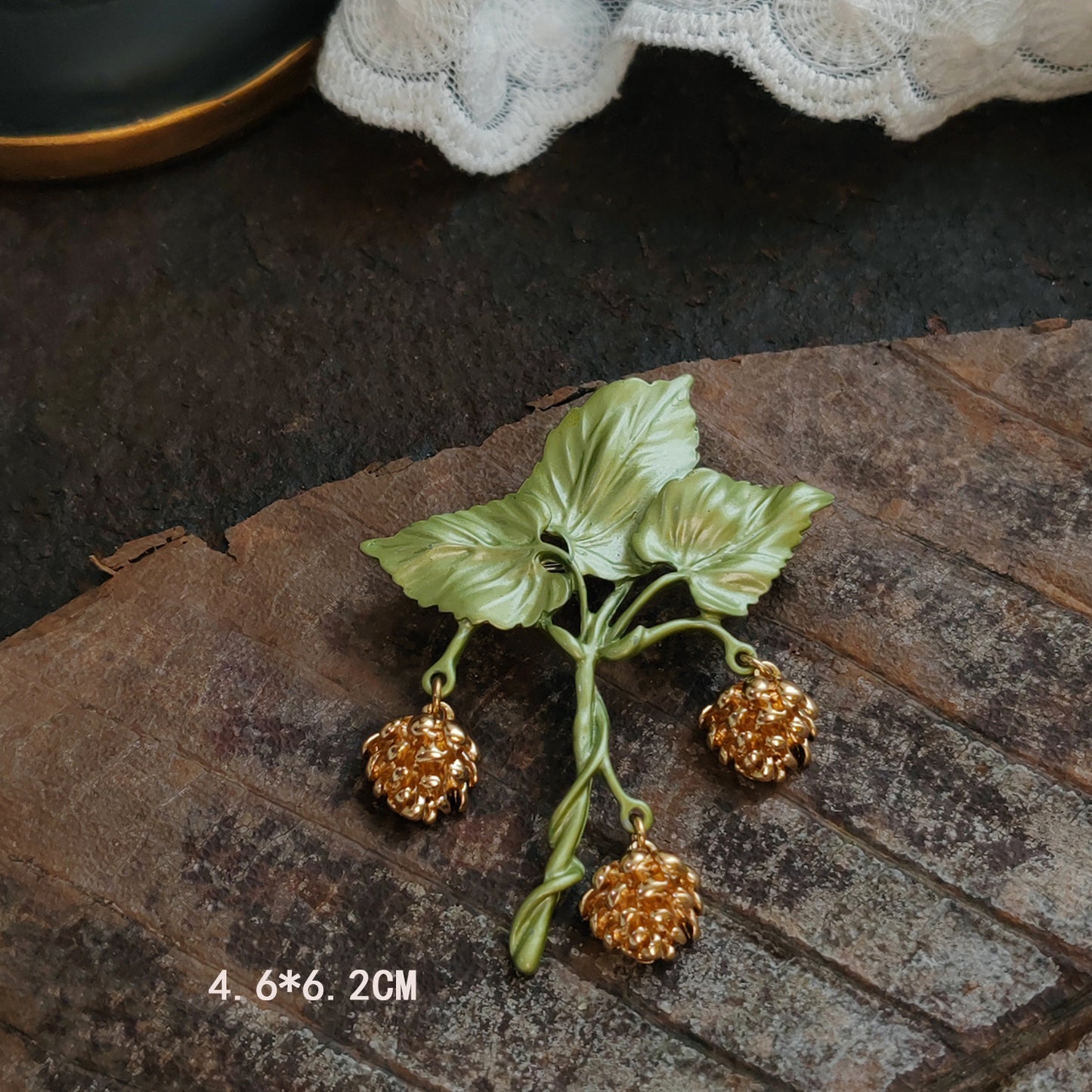✨ Vintage Royal Floral Brooch – Timeless Elegance for Every Occasion 🌿👑