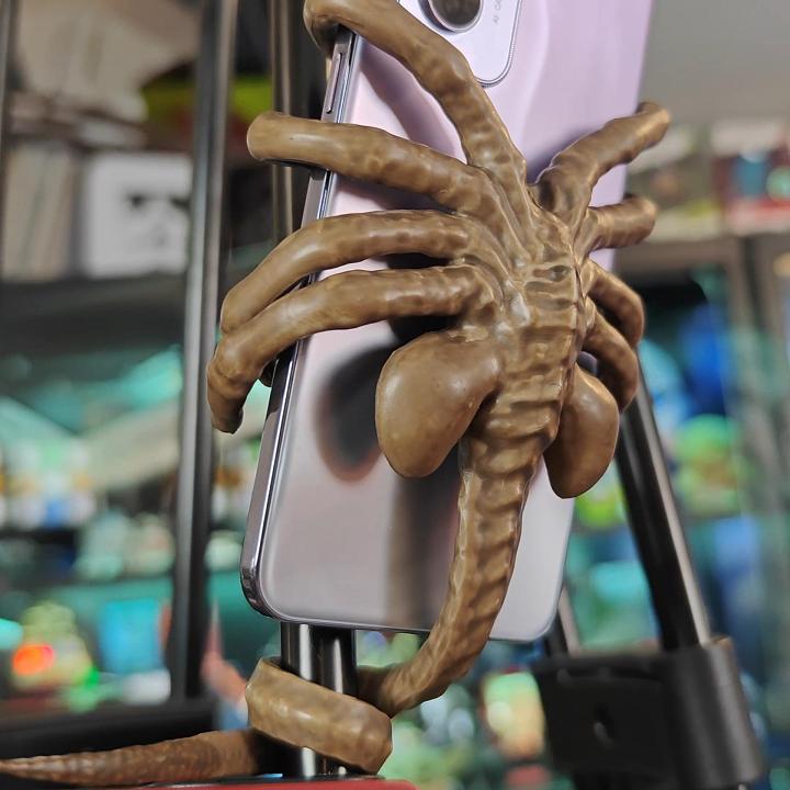 Facehugger Phone Holder